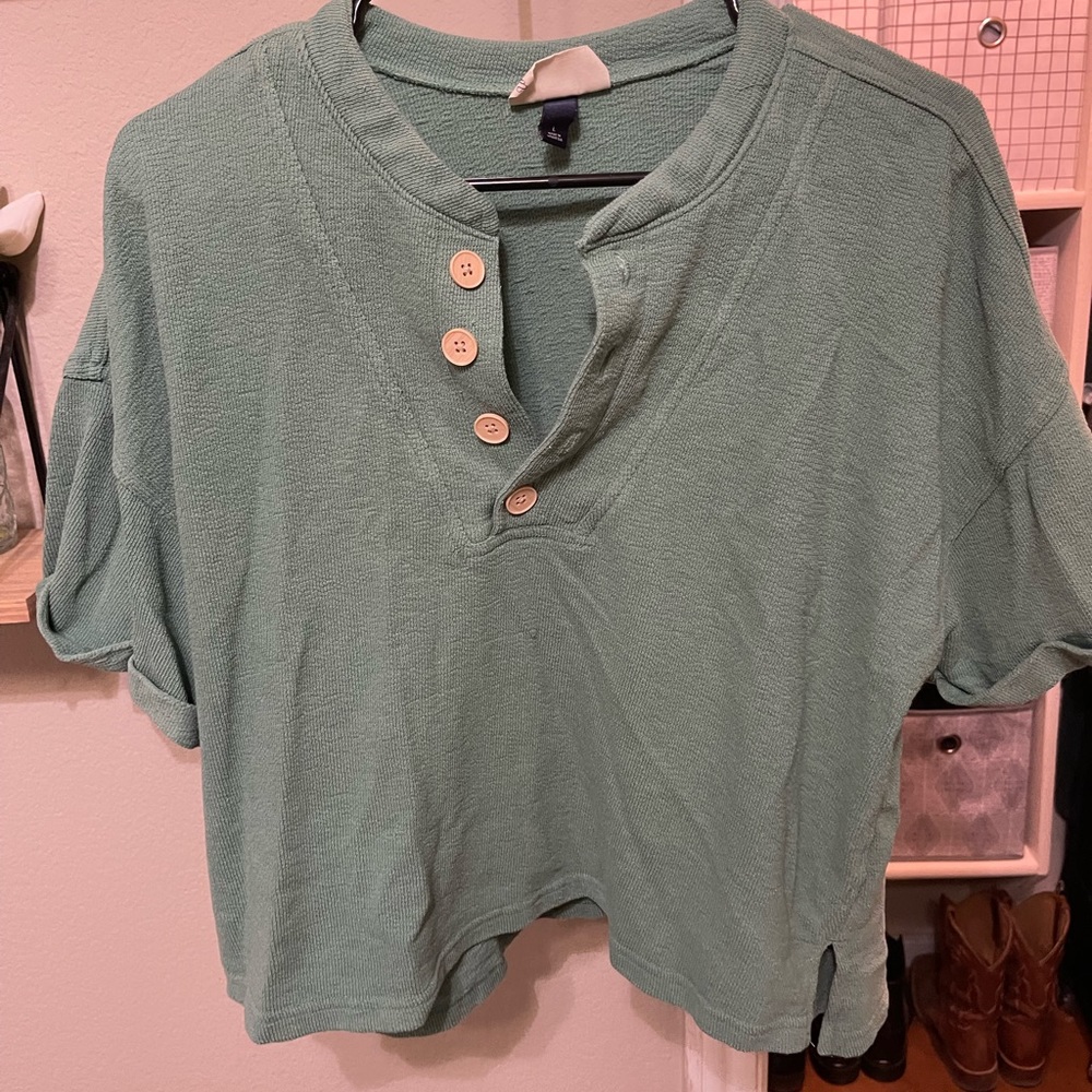 Green target buttoned tee!